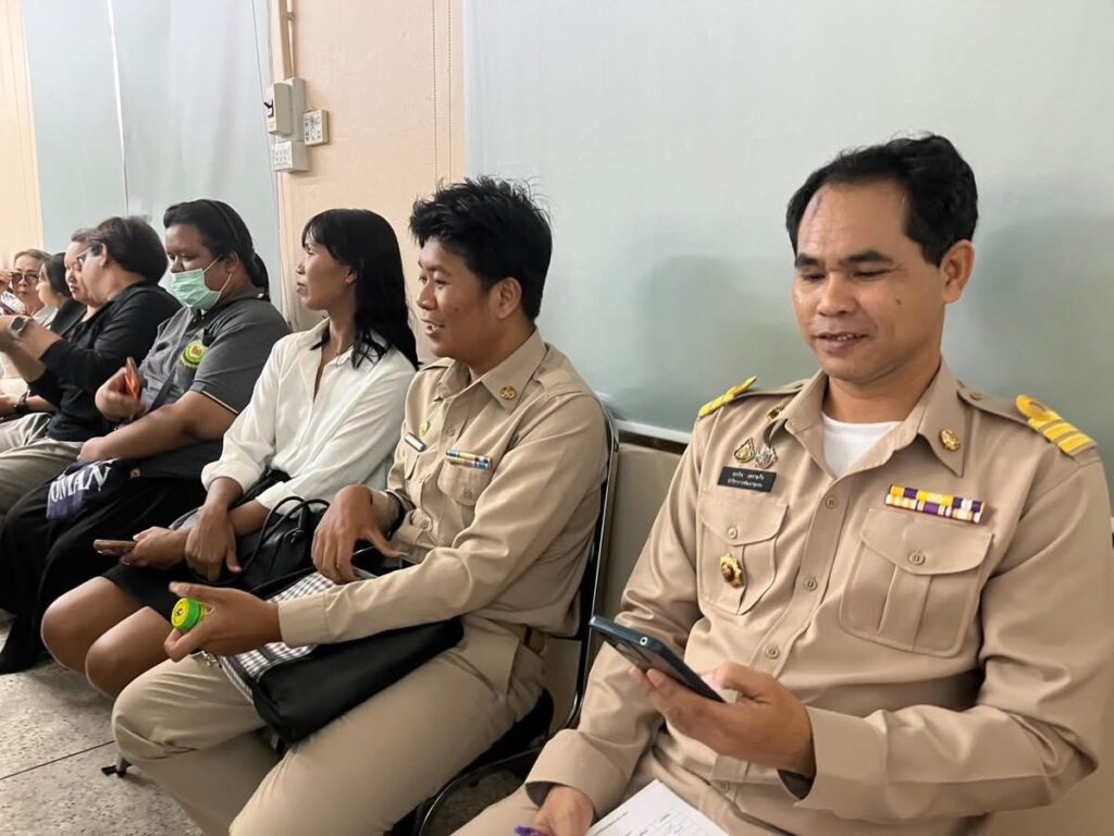 สำนักงานพัฒนาชุมชนจังหวัดสมุทรสาคร จัดอบรมเชิงปฎิบัติการ AI อาวุธ AI ให้ “นักสารสนเทศชุมชน” ขับเคลื่อนตำบลชัยมงคลสู่ยุคดิจิทัล โดยได้เชิญ อ.ดร.ต้นรัก ธวัชชัย สุขสีดา วิทยากรผู้ทรงคุณวุฒิและผู้เชี่ยวชาญ Generative AI หน่วยงานภาครัฐและเอกชน พช.สมุทรสาคร อ.ดร.ต้นรัก ธวัชชัยสุขสีดา วิทยากรผู้ทรงคุณวุฒิ กระทรวงมหาดไทย 10