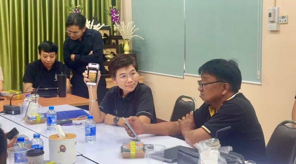 สำนักงานพัฒนาชุมชนจังหวัดสมุทรสาคร จัดอบรมเชิงปฎิบัติการ AI อาวุธ AI ให้ “นักสารสนเทศชุมชน” ขับเคลื่อนตำบลชัยมงคลสู่ยุคดิจิทัล โดยได้เชิญ อ.ดร.ต้นรัก ธวัชชัย สุขสีดา วิทยากรผู้ทรงคุณวุฒิและผู้เชี่ยวชาญ Generative AI หน่วยงานภาครัฐและเอกชน พช.สมุทรสาคร อ.ดร.ต้นรัก ธวัชชัยสุขสีดา วิทยากรผู้ทรงคุณวุฒิ กระทรวงมหาดไทย 55