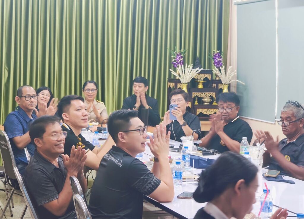 สำนักงานพัฒนาชุมชนจังหวัดสมุทรสาคร จัดอบรมเชิงปฎิบัติการ AI อาวุธ AI ให้ “นักสารสนเทศชุมชน” ขับเคลื่อนตำบลชัยมงคลสู่ยุคดิจิทัล โดยได้เชิญ อ.ดร.ต้นรัก ธวัชชัย สุขสีดา วิทยากรผู้ทรงคุณวุฒิและผู้เชี่ยวชาญ Generative AI หน่วยงานภาครัฐและเอกชน พช.สมุทรสาคร อ.ดร.ต้นรัก ธวัชชัยสุขสีดา วิทยากรผู้ทรงคุณวุฒิ กระทรวงมหาดไทย 56
