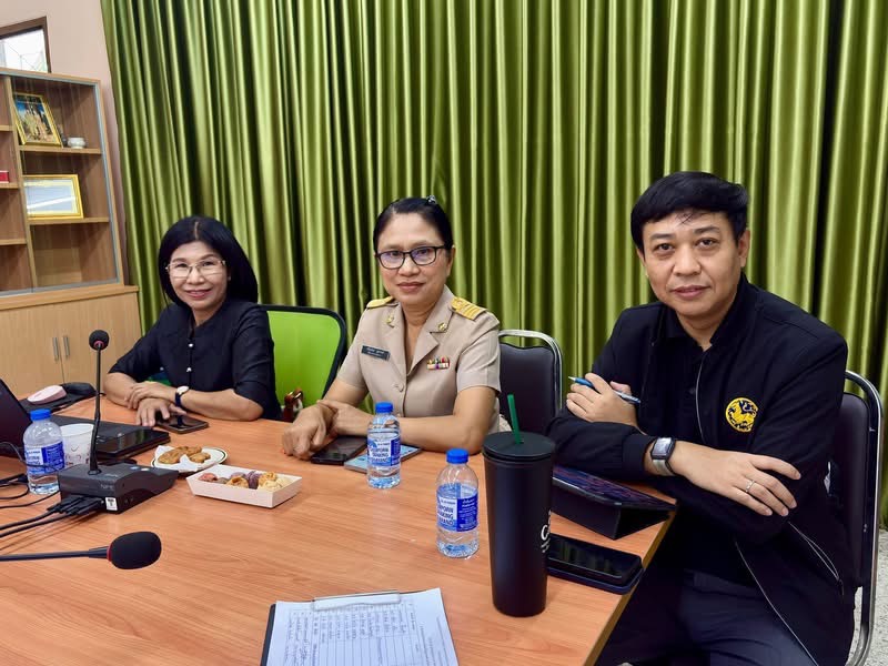 สำนักงานพัฒนาชุมชนจังหวัดสมุทรสาคร จัดอบรมเชิงปฎิบัติการ AI อาวุธ AI ให้ “นักสารสนเทศชุมชน” ขับเคลื่อนตำบลชัยมงคลสู่ยุคดิจิทัล โดยได้เชิญ อ.ดร.ต้นรัก ธวัชชัย สุขสีดา วิทยากรผู้ทรงคุณวุฒิและผู้เชี่ยวชาญ Generative AI หน่วยงานภาครัฐและเอกชน พช.สมุทรสาคร อ.ดร.ต้นรัก ธวัชชัยสุขสีดา วิทยากรผู้ทรงคุณวุฒิ กระทรวงมหาดไทย 689