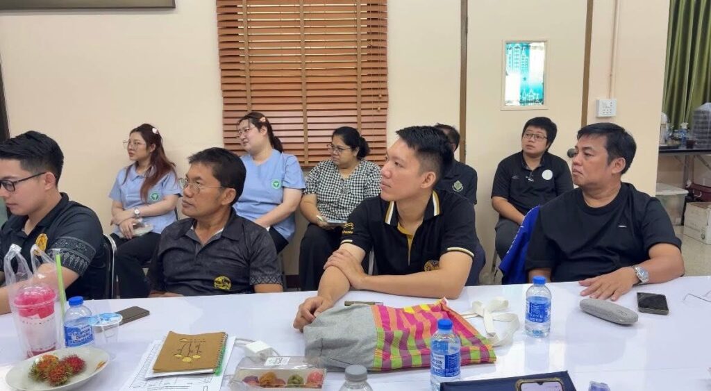 สำนักงานพัฒนาชุมชนจังหวัดสมุทรสาคร จัดอบรมเชิงปฎิบัติการ AI อาวุธ AI ให้ “นักสารสนเทศชุมชน” ขับเคลื่อนตำบลชัยมงคลสู่ยุคดิจิทัล โดยได้เชิญ อ.ดร.ต้นรัก ธวัชชัย สุขสีดา วิทยากรผู้ทรงคุณวุฒิและผู้เชี่ยวชาญ Generative AI หน่วยงานภาครัฐและเอกชน พช.สมุทรสาคร อ.ดร.ต้นรัก ธวัชชัยสุขสีดา วิทยากรผู้ทรงคุณวุฒิ กระทรวงมหาดไทย 9