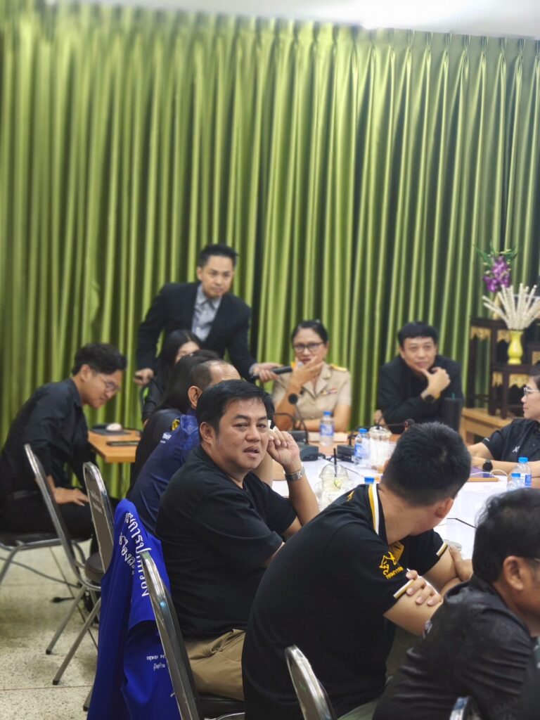 สำนักงานพัฒนาชุมชนจังหวัดสมุทรสาคร จัดอบรมเชิงปฎิบัติการ AI อาวุธ AI ให้ “นักสารสนเทศชุมชน” ขับเคลื่อนตำบลชัยมงคลสู่ยุคดิจิทัล โดยได้เชิญ อ.ดร.ต้นรัก ธวัชชัย สุขสีดา วิทยากรผู้ทรงคุณวุฒิและผู้เชี่ยวชาญ Generative AI หน่วยงานภาครัฐและเอกชน พช.สมุทรสาคร อ.ดร.ต้นรัก ธวัชชัยสุขสีดา วิทยากรผู้ทรงคุณวุฒิ กระทรวงมหาดไทย 99