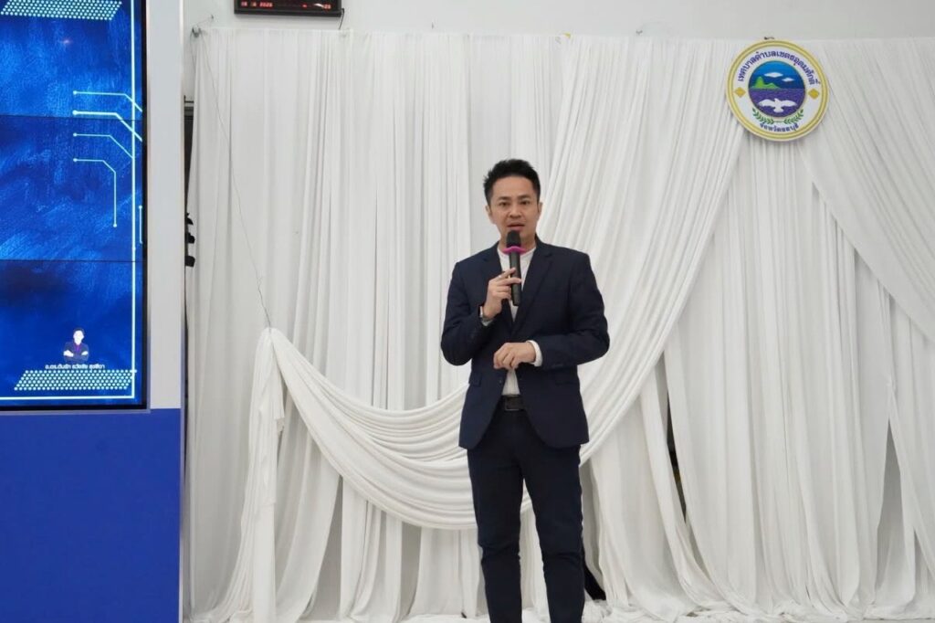 อบรมสนุก ได้ความรู้ ใช้ได้จริง เทศบาลตำบลเขตรอุดมศักดิ์ ลุยเสริมทักษะ AI & ดิจิทัลมาร์เก็ตติ้ง สร้างรายได้สู่ชุมชน โดยวิทยากร อ.ดร.ต้นรัก ธวัชชัย สุขสีดา ที่ปรึกษาอนุกรรมาธิการศึกษาการพัฒนาเทคโนโลยีและนวัตกรรมให้เท่าทันต่อโลกดิจิทัล และผู้เชี่ยวชาญด้าน Digital Marketing & AI อ.ดร.ต้นรัก วิทยากรอบรม ai การตลาด สำหรับ เทศบาล อบต. อบจ หน่วยงานรัฐจังหวัด อำเภอ 12