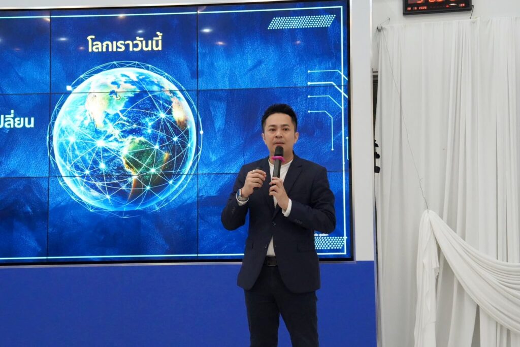 อบรมสนุก ได้ความรู้ ใช้ได้จริง เทศบาลตำบลเขตรอุดมศักดิ์ ลุยเสริมทักษะ AI & ดิจิทัลมาร์เก็ตติ้ง สร้างรายได้สู่ชุมชน โดยวิทยากร อ.ดร.ต้นรัก ธวัชชัย สุขสีดา ที่ปรึกษาอนุกรรมาธิการศึกษาการพัฒนาเทคโนโลยีและนวัตกรรมให้เท่าทันต่อโลกดิจิทัล และผู้เชี่ยวชาญด้าน Digital Marketing & AI อ.ดร.ต้นรัก วิทยากรอบรม ai การตลาด สำหรับ เทศบาล อบต. อบจ หน่วยงานรัฐจังหวัด อำเภอ 8
