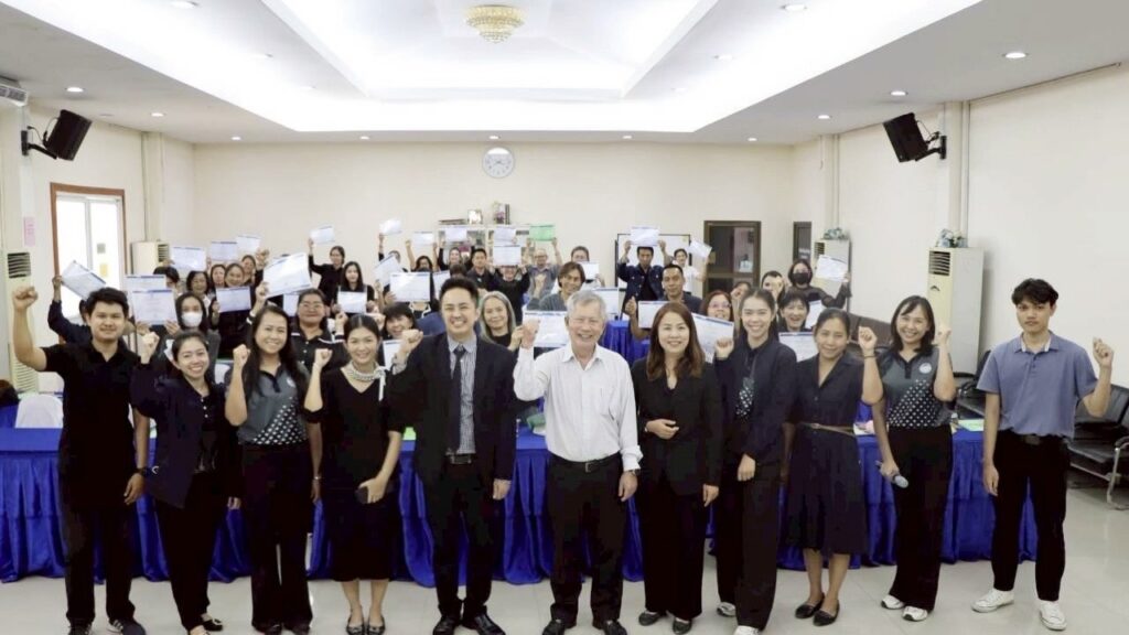 ผู้เข้าอบรมเทศบาลเมืองปากแพรกเทใจให้ "อ.ดร.ต้นรัก ธวัชชัย สุขสีดา” ชื่นชมหลักสูตร “Digital Marketing & AI” สนุก เข้าใจง่าย และนำไปสร้างยอดขายได้จริง โครงการส่งเสริมและพัฒนาอาชีพประชาชน วิทยากร อ.ดร.ต้นรัก 45