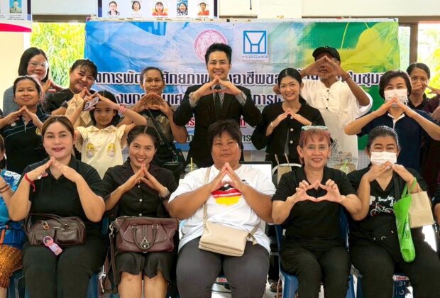 อ.ดร.ต้นรัก ธวัชชัย สุขสีดา ผู้เชี่ยวชาญด้านเทคโนโลยีดิจิทัลและ AI ร่วมยกระดับชุมชน บรรยาย “สร้างสื่อสินค้าด้วย AI ขายออนไลน์ผ่าน TikTok Shop” ให้กับ การเคหะแห่งชาติ วิทยากรขายสินค้าออนไลน์ด้วย ai อ.ดร.ต้นรัก 4