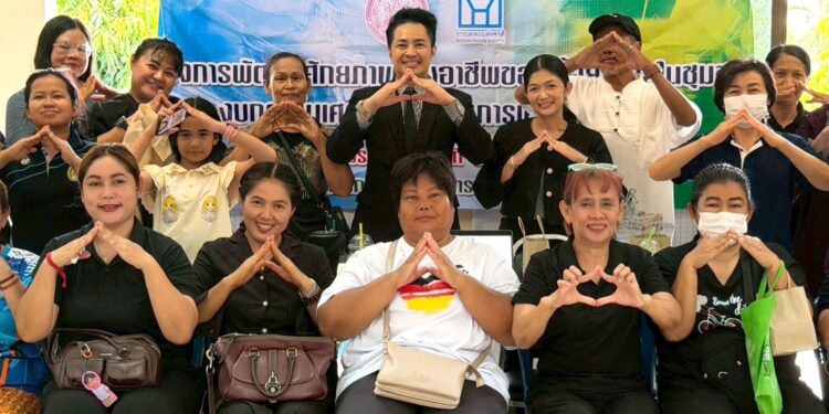 อ.ดร.ต้นรัก ธวัชชัย สุขสีดา ผู้เชี่ยวชาญด้านเทคโนโลยีดิจิทัลและ AI ร่วมยกระดับชุมชน บรรยาย “สร้างสื่อสินค้าด้วย AI ขายออนไลน์ผ่าน TikTok Shop” ให้กับ การเคหะแห่งชาติ วิทยากรขายสินค้าออนไลน์ด้วย ai อ.ดร.ต้นรัก 4