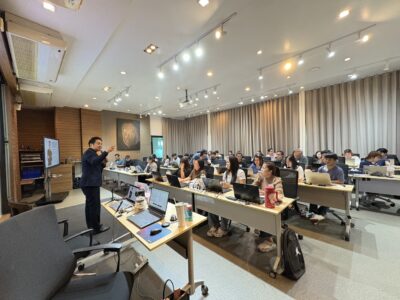 อบรมเข้ม “Claude AI & Claude Cowork” รุ่นที่ 1 เผยพนักงานสร้าง App–เว็บ ได้แม้เขียนโค้ดโดยไม่ต้องมีความรู้ โดยวิทยากร อ.ดร.ต้นรัก ธวัชชัย สุขสีดา อ.ดร.ต้นรัก ธวัชชัย สุขสีดา วิทยการ cliaude ai 5