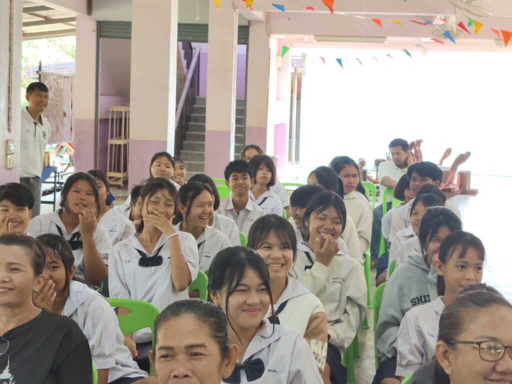 เปิดโลกทักษะดิจิทัลแห่งอนาคต "อ.ดร.ต้นรัก ธวัชชัย สุขสีดา" นำทัพบุกอบรม AI เพื่อการตลาดดิจิทัล สร้างโอกาสใหม่ให้เยาวชนและชุมชน จ.สระแก้ว โดยได้รับเชิญจากวิทยาลัยชุมชนสระแก้ว สังกัดสำนักงานปลัดกระทรวงการอุดมศึกษา อ.ดร.ต้นรัก ธวัชชัย สุขสีดา วิทยากรผู้เชี่ยวชาญด้าน ai 10