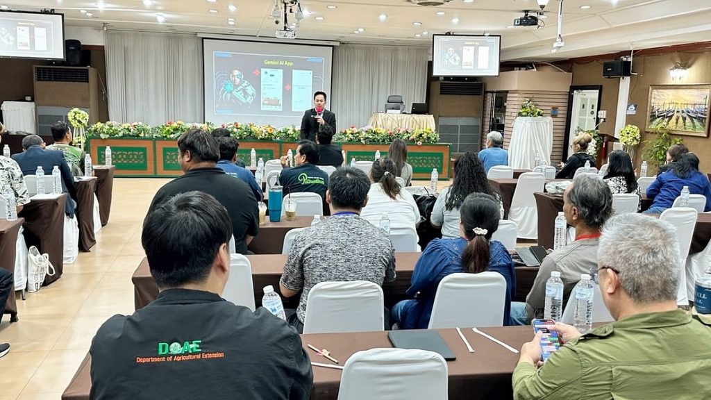 สำนักงานส่งเสริมและพัฒนาการเกษตรที่ 1 จังหวัดชัยนาท เดินหน้าติดอาวุธเกษตรกรยุคใหม่ จัดอบรม “AI Smart Commerce” ดึง อ.ดร.ต้นรัก ธวัชชัย สุขสีดา ถ่ายทอดความรู้ AI สร้างคอนเทนต์เพิ่มยอดขายสินค้าเกษตรออนไลน์อย่างยั่งยืน ดร.ธวัชชัย สุขสีดา ผู้เชี่ยวชาญด้าน ai commerce วิทยากรเกษตร 4