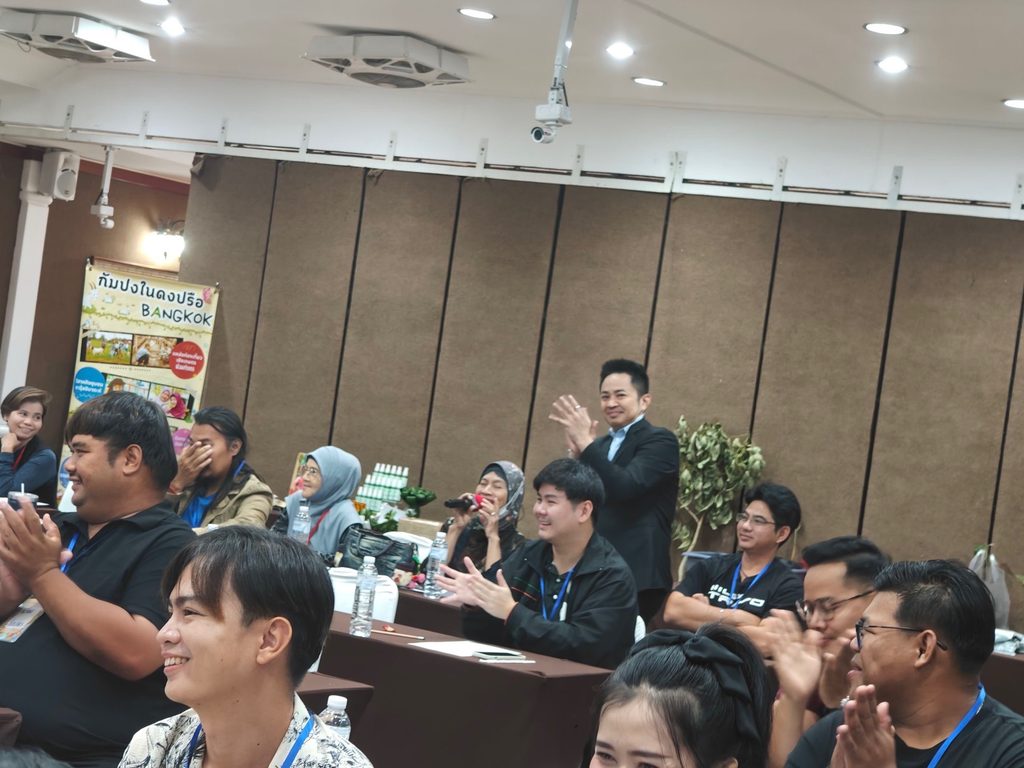 สำนักงานส่งเสริมและพัฒนาการเกษตรที่ 1 จังหวัดชัยนาท เดินหน้าติดอาวุธเกษตรกรยุคใหม่ จัดอบรม “AI Smart Commerce” ดึง อ.ดร.ต้นรัก ธวัชชัย สุขสีดา ถ่ายทอดความรู้ AI สร้างคอนเทนต์เพิ่มยอดขายสินค้าเกษตรออนไลน์อย่างยั่งยืน ดร.ธวัชชัย สุขสีดา ผู้เชี่ยวชาญด้าน ai commerce วิทยากรเกษตร 5