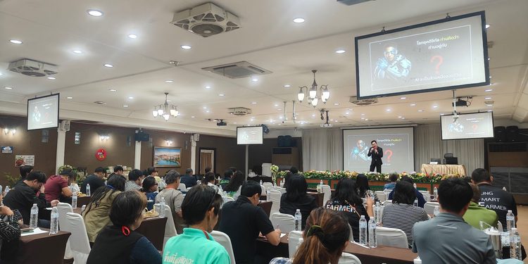 สำนักงานส่งเสริมและพัฒนาการเกษตรที่ 1 จังหวัดชัยนาท เดินหน้าติดอาวุธเกษตรกรยุคใหม่ จัดอบรม “AI Smart Commerce” ดึง อ.ดร.ต้นรัก ธวัชชัย สุขสีดา ถ่ายทอดความรู้ AI สร้างคอนเทนต์เพิ่มยอดขายสินค้าเกษตรออนไลน์อย่างยั่งยืน ดร.ธวัชชัย สุขสีดา ผู้เชี่ยวชาญด้าน ai commerce วิทยากรเกษตร 8