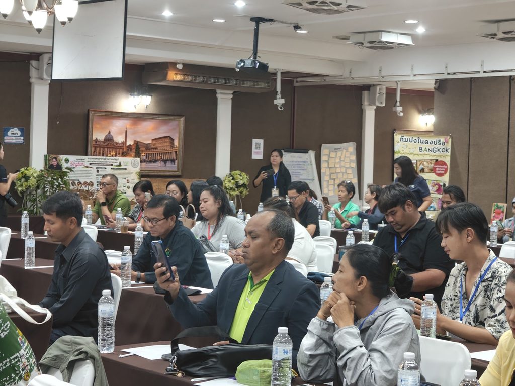 สำนักงานส่งเสริมและพัฒนาการเกษตรที่ 1 จังหวัดชัยนาท เดินหน้าติดอาวุธเกษตรกรยุคใหม่ จัดอบรม “AI Smart Commerce” ดึง อ.ดร.ต้นรัก ธวัชชัย สุขสีดา ถ่ายทอดความรู้ AI สร้างคอนเทนต์เพิ่มยอดขายสินค้าเกษตรออนไลน์อย่างยั่งยืน ดร.ธวัชชัย สุขสีดา ผู้เชี่ยวชาญด้าน ai commerce วิทยากรเกษตร 9