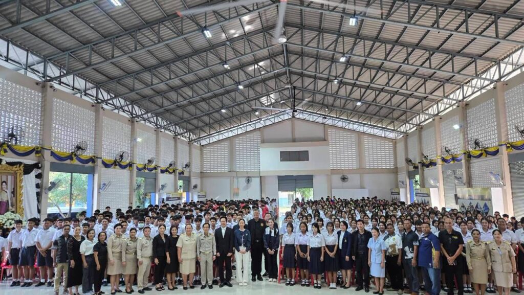 คณะกรรมาธิการการสื่อสาร สภาผู้แทนราษฎร จัดสัมมนาใหญ่ "เสริมทักษะ AI - ป้องกันภัยไซเบอร์" ดึง อ.ดร.ต้นรัก ธวัชชัย มอบความรู้ผู้เข้าร่วมกว่า 800 คน ณ อ.บ่อพลอย กาญจนบุรี xวิทยากรความรู้ เสริมทักษะ ai อ.ดร.ต้นรัก ธวัชชัย สุขสีดา ก.ดิจิทัล 5