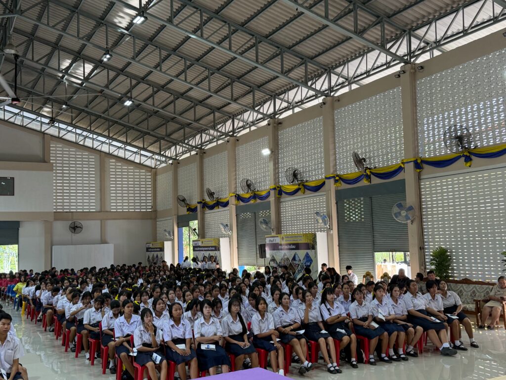 คณะกรรมาธิการการสื่อสาร สภาผู้แทนราษฎร จัดสัมมนาใหญ่ "เสริมทักษะ AI - ป้องกันภัยไซเบอร์" ดึง อ.ดร.ต้นรัก ธวัชชัย มอบความรู้ผู้เข้าร่วมกว่า 800 คน ณ อ.บ่อพลอย กาญจนบุรี กรรมาธิการ เสริมทักษะ ai อ.ดร.ต้นรัก ธวัชชัย สุขสีดา ก.ดิจิทัล 1