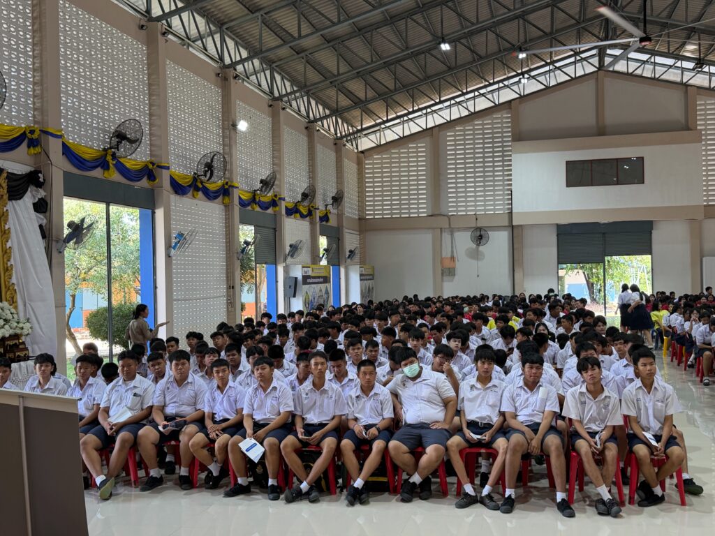 คณะกรรมาธิการการสื่อสาร สภาผู้แทนราษฎร จัดสัมมนาใหญ่ "เสริมทักษะ AI - ป้องกันภัยไซเบอร์" ดึง อ.ดร.ต้นรัก ธวัชชัย มอบความรู้ผู้เข้าร่วมกว่า 800 คน ณ อ.บ่อพลอย กาญจนบุรี กรรมาธิการ เสริมทักษะ ai อ.ดร.ต้นรัก ธวัชชัย สุขสีดา ก.ดิจิทัล 3