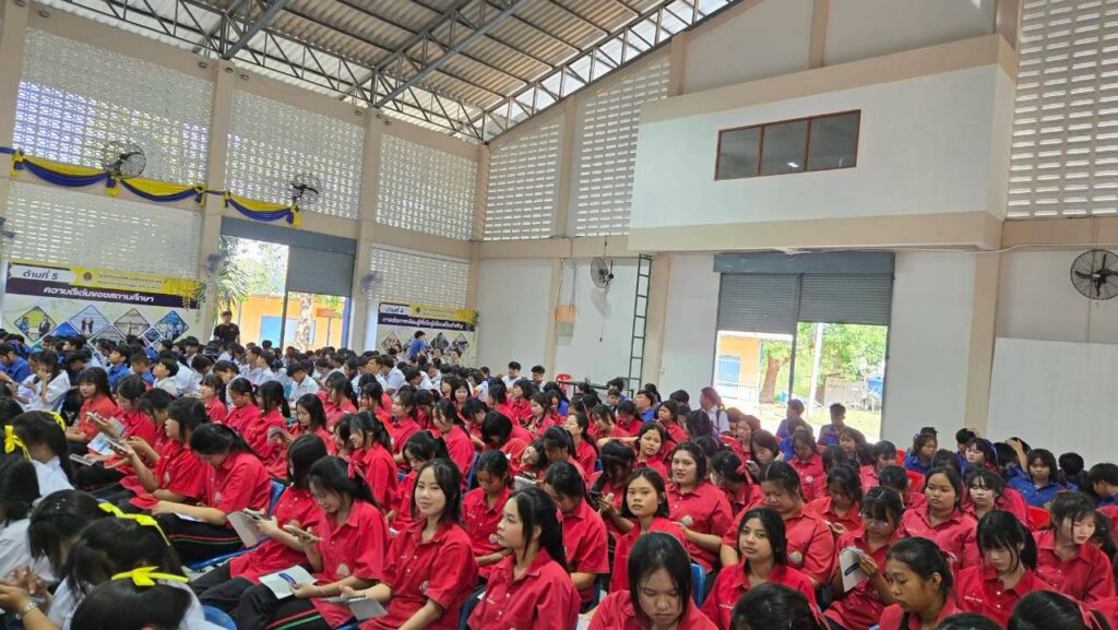 คณะกรรมาธิการการสื่อสาร สภาผู้แทนราษฎร จัดสัมมนาใหญ่ "เสริมทักษะ AI - ป้องกันภัยไซเบอร์" ดึง อ.ดร.ต้นรัก ธวัชชัย มอบความรู้ผู้เข้าร่วมกว่า 800 คน ณ อ.บ่อพลอย กาญจนบุรี วิทยากรความรู้ เสริมทักษะ ai อ.ดร.ต้นรัก ธวัชชัย สุขสีดา ก.ดิจิทัล 18