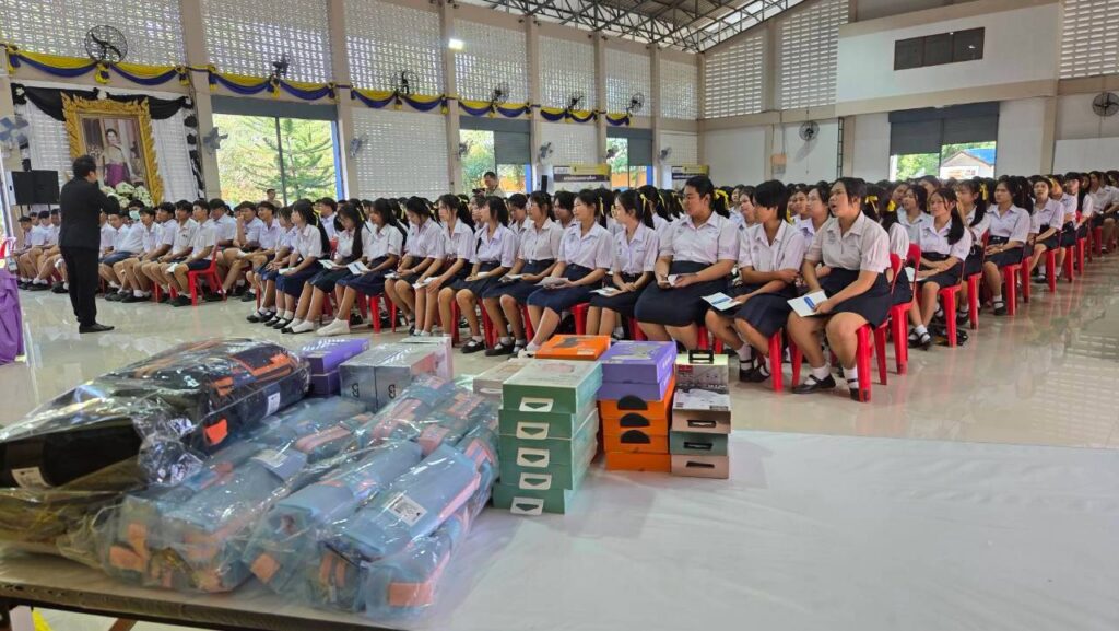 คณะกรรมาธิการการสื่อสาร สภาผู้แทนราษฎร จัดสัมมนาใหญ่ "เสริมทักษะ AI - ป้องกันภัยไซเบอร์" ดึง อ.ดร.ต้นรัก ธวัชชัย มอบความรู้ผู้เข้าร่วมกว่า 800 คน ณ อ.บ่อพลอย กาญจนบุรี วิทยากรความรู้ เสริมทักษะ ai อ.ดร.ต้นรัก ธวัชชัย สุขสีดา ก.ดิจิทัล 19