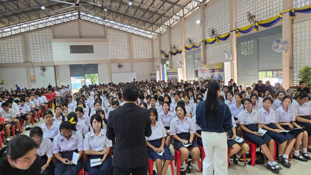 คณะกรรมาธิการการสื่อสาร สภาผู้แทนราษฎร จัดสัมมนาใหญ่ "เสริมทักษะ AI - ป้องกันภัยไซเบอร์" ดึง อ.ดร.ต้นรัก ธวัชชัย มอบความรู้ผู้เข้าร่วมกว่า 800 คน ณ อ.บ่อพลอย กาญจนบุรี วิทยากรความรู้ เสริมทักษะ ai อ.ดร.ต้นรัก ธวัชชัย สุขสีดา ก.ดิจิทัล 20
