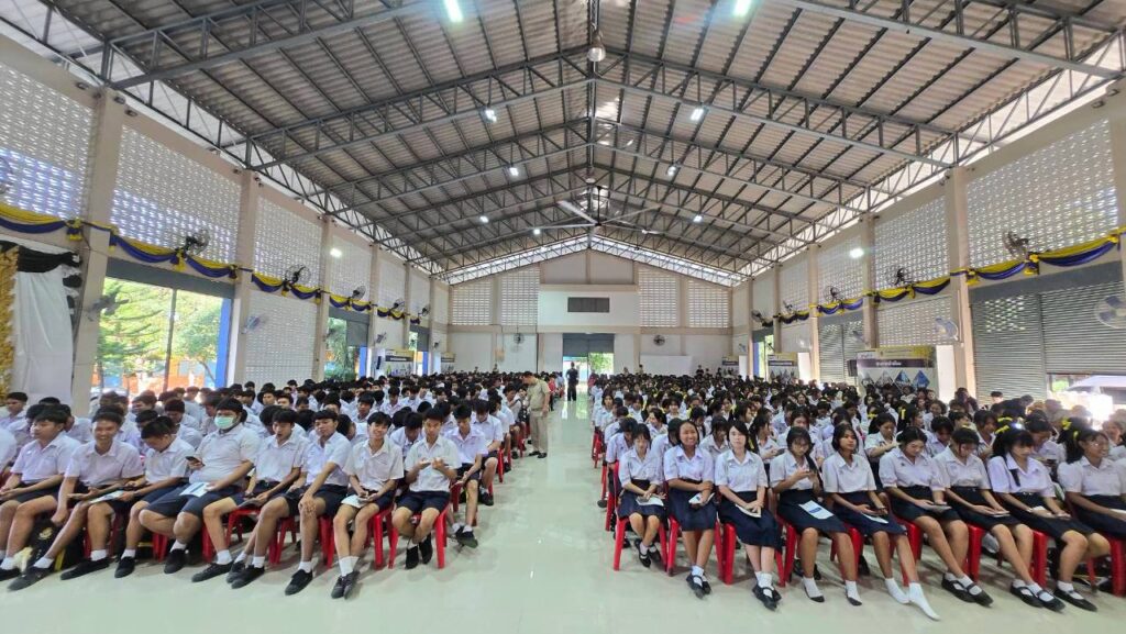 คณะกรรมาธิการการสื่อสาร สภาผู้แทนราษฎร จัดสัมมนาใหญ่ "เสริมทักษะ AI - ป้องกันภัยไซเบอร์" ดึง อ.ดร.ต้นรัก ธวัชชัย มอบความรู้ผู้เข้าร่วมกว่า 800 คน ณ อ.บ่อพลอย กาญจนบุรี วิทยากรความรู้ เสริมทักษะ ai อ.ดร.ต้นรัก ธวัชชัย สุขสีดา ก.ดิจิทัล 21