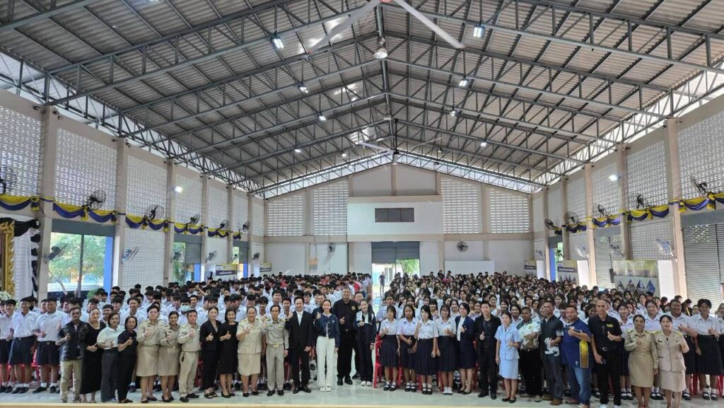 คณะกรรมาธิการการสื่อสาร สภาผู้แทนราษฎร จัดสัมมนาใหญ่ "เสริมทักษะ AI - ป้องกันภัยไซเบอร์" ดึง อ.ดร.ต้นรัก ธวัชชัย มอบความรู้ผู้เข้าร่วมกว่า 800 คน ณ อ.บ่อพลอย กาญจนบุรี วิทยากรความรู้ เสริมทักษะ ai อ.ดร.ต้นรัก ธวัชชัย สุขสีดา ก.ดิจิทัล 25