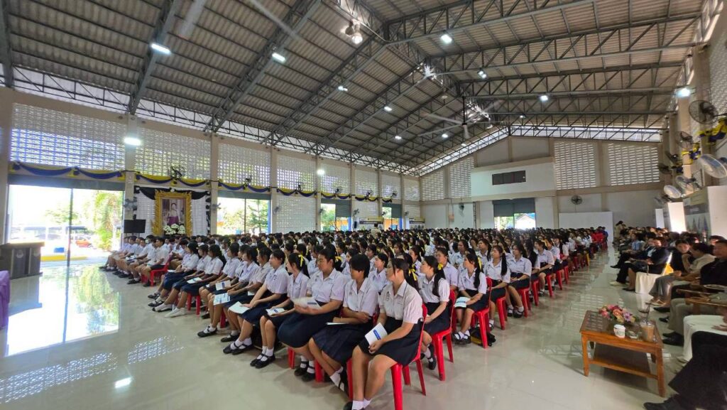 คณะกรรมาธิการการสื่อสาร สภาผู้แทนราษฎร จัดสัมมนาใหญ่ "เสริมทักษะ AI - ป้องกันภัยไซเบอร์" ดึง อ.ดร.ต้นรัก ธวัชชัย มอบความรู้ผู้เข้าร่วมกว่า 800 คน ณ อ.บ่อพลอย กาญจนบุรี วิทยากรความรู้ เสริมทักษะ ai อ.ดร.ต้นรัก ธวัชชัย สุขสีดา ก.ดิจิทัล 8