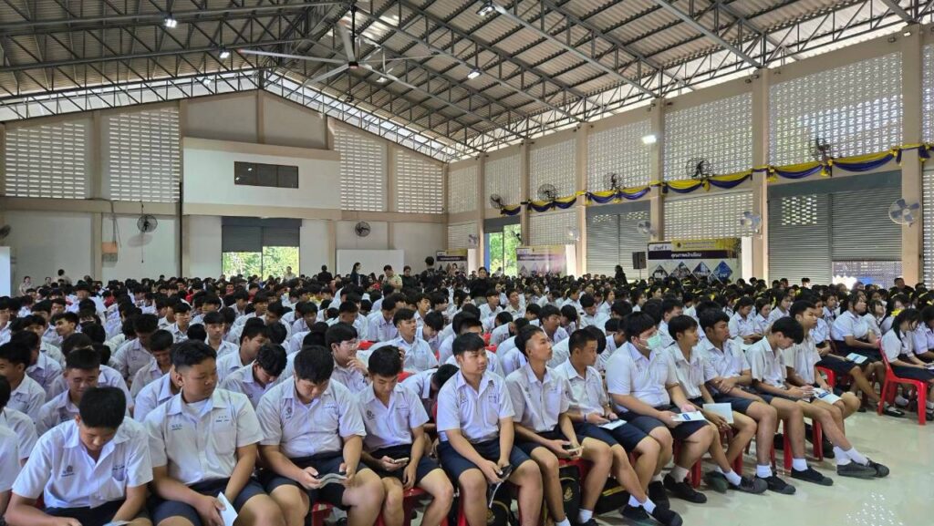 คณะกรรมาธิการการสื่อสาร สภาผู้แทนราษฎร จัดสัมมนาใหญ่ "เสริมทักษะ AI - ป้องกันภัยไซเบอร์" ดึง อ.ดร.ต้นรัก ธวัชชัย มอบความรู้ผู้เข้าร่วมกว่า 800 คน ณ อ.บ่อพลอย กาญจนบุรี วิทยากรความรู้ เสริมทักษะ ai อ.ดร.ต้นรัก ธวัชชัย สุขสีดา ก.ดิจิทัล 9