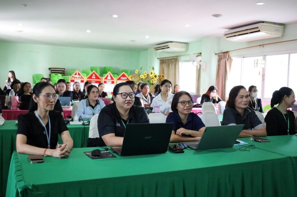 อบรม SMART TEACHER FOR AI ข้าราชการ เจ้าหน้าที่และครูอบต.นิคมพัฒนา เรียนจริง ทำจริง ใช้ได้จริง ครูยุคใหม่ ใช้ AI ให้เป็น เพิ่มประสิทธิภาพการทำงานให้ก้าวไกลกว่าเดิม โดยวิทยากร อ.ดร.ต้นรัก ธวัชชัย สุขสีดา วิทยากรอบรม ai อบต. อบจ. เทศบาล อ.ดร.ต้นรัก ธวัชชัย สุขสีดา 2