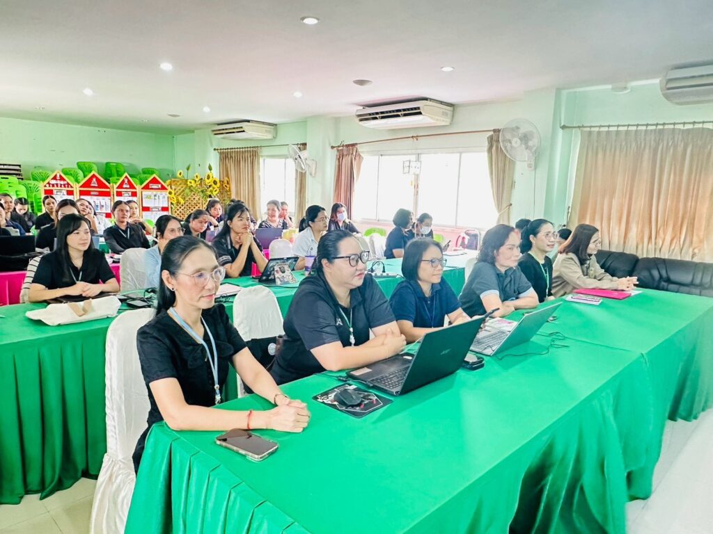 อบรม SMART TEACHER FOR AI ข้าราชการ เจ้าหน้าที่และครูอบต.นิคมพัฒนา เรียนจริง ทำจริง ใช้ได้จริง ครูยุคใหม่ ใช้ AI ให้เป็น เพิ่มประสิทธิภาพการทำงานให้ก้าวไกลกว่าเดิม โดยวิทยากร อ.ดร.ต้นรัก ธวัชชัย สุขสีดา วิทยากรอบรม ai อบต. อบจ. เทศบาล อ.ดร.ต้นรัก ธวัชชัย สุขสีดา 4