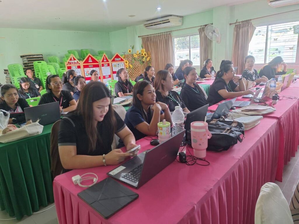 อบรม SMART TEACHER FOR AI ข้าราชการ เจ้าหน้าที่และครูอบต.นิคมพัฒนา เรียนจริง ทำจริง ใช้ได้จริง ครูยุคใหม่ ใช้ AI ให้เป็น เพิ่มประสิทธิภาพการทำงานให้ก้าวไกลกว่าเดิม โดยวิทยากร อ.ดร.ต้นรัก ธวัชชัย สุขสีดา วิทยากรอบรม ai อบต. อบจ. เทศบาล อ.ดร.ต้นรัก ธวัชชัย สุขสีดา 7