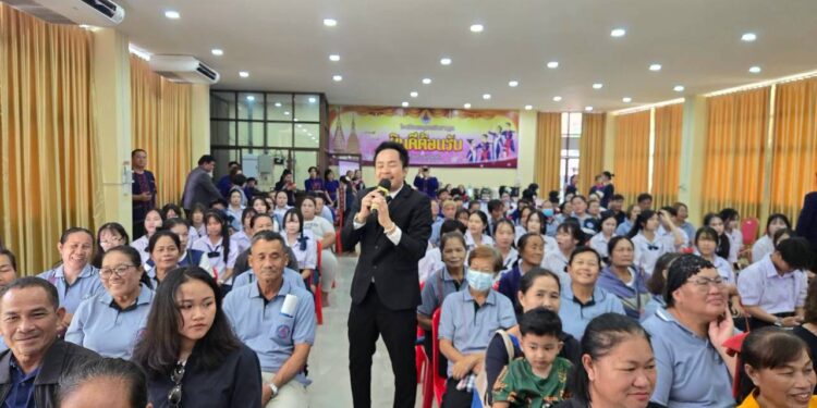 อ.ดร.ต้นรัก ร่วมเป็นวิทยากรบรรยายโครงการ TH-AI Passport เสริมทักษะ AI และสร้างความรู้เท่าทันภัยไซเบอร์ ให้เยาวชน-ประชาชน จ.นครพนม อ.ดร.ต้นรัก ร่วมเป็นวิทยากรบรรยายโครงการ th ai passport เสริมทักษะ ai 19
