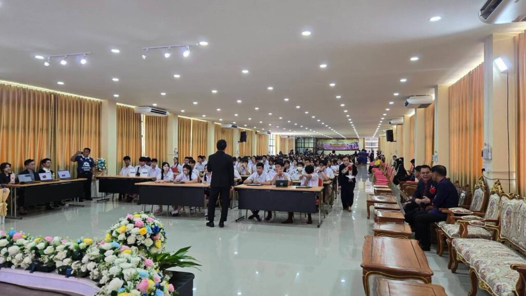 อ.ดร.ต้นรัก ร่วมเป็นวิทยากรบรรยายโครงการ TH-AI Passport เสริมทักษะ AI และสร้างความรู้เท่าทันภัยไซเบอร์ ให้เยาวชน-ประชาชน จ.นครพนม อ.ดร.ต้นรัก ร่วมเป็นวิทยากรบรรยายโครงการ th ai passport เสริมทักษะ ai 7