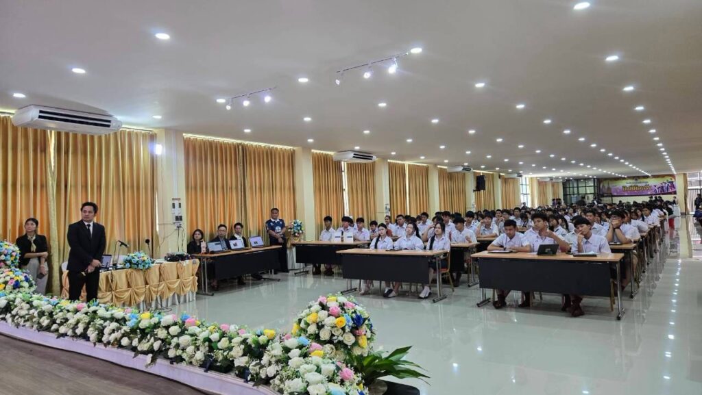 อ.ดร.ต้นรัก ร่วมเป็นวิทยากรบรรยายโครงการ TH-AI Passport เสริมทักษะ AI และสร้างความรู้เท่าทันภัยไซเบอร์ ให้เยาวชน-ประชาชน จ.นครพนม อ.ดร.ต้นรัก ร่วมเป็นวิทยากรบรรยายโครงการ th ai passport เสริมทักษะ ai 8