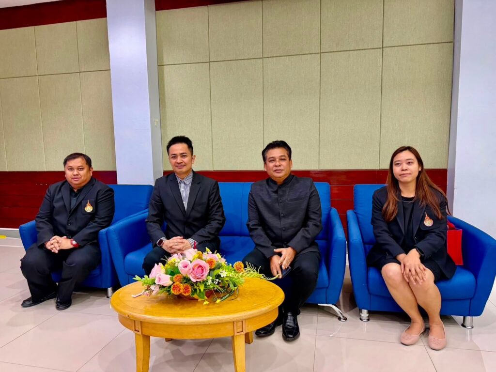 อาจารย์ ดร.ธวัชชัย สุขสีดา วิทยากรถ่ายทอดความรู้ AI Marketing และ AI E-commerce สู่เยาวชนรุ่นใหม่ มุ่งสร้างผู้ประกอบการยุคดิจิทัลให้กับนักศึกษาชั้นปีที่ 4 คณะศิลปศาสตร์ อ.ดร.ธวัชชัย สุขสีดา วิทยากรi marketing และ ai e commerce 8