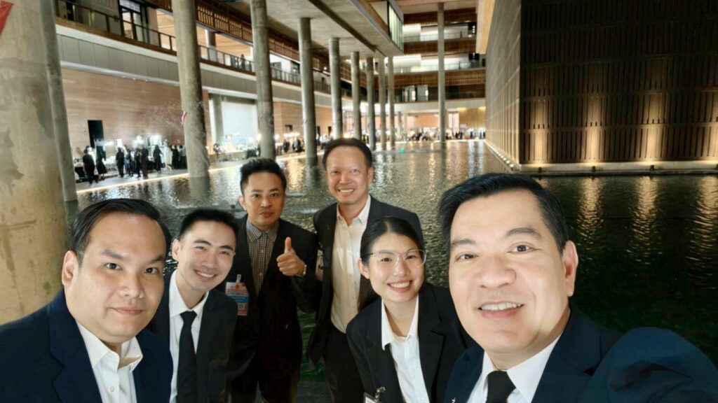 อาจารย์ ดร.ต้นรัก ธวัชชัย สุขสีดา ในฐานะคณะทำงานในคณะอนุกรรมาธิการดิจิทัลเพื่อเศรษฐกิจและสังคม ตามคำสั่งคณะกรรมาธิการการเทคโนโลยีสารสนเทศ การสื่อสาร และการโทรคมนาคม วุฒิสภา อาจารย์ ดร.ต้นรัก ธวัชชัย สุขสีดา กรรมาธิการดิจิทัล. 4