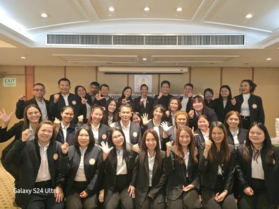 ความรู้เต็มสูบ ความสุขเต็มเปี่ยมไปด้วยรอยยิ้ม กับการอบรม ครงการพัฒนาบุคลากรด้านทักษะดิจิทัลด้วยเทคโนโลยี AI เพื่อการทำงานยุคใหม่ ศูนย์ส่งเสริมการเรียนรู้ระดับเขตบางกอกน้อย และ ศูนย์ส่งเสริมการเรียนรู้ระดับเขตตลิ่งชัน วิทยากรโดย อ.ดร.ต้นรัก ธวัชชัย สุขสีดา วิทยากรผู้เชี่ยวชาญด้าน Generative AI ที่มาถ่ายทอดองค์ความรู้ ขนเทคนิคและแนวทางการประยุกต์ใช้ AI อบรมทักษะดิจิทัลด้วยเทคโนโลยี ai อ.ดร.ต้นรัก ธวัชชัย jpg