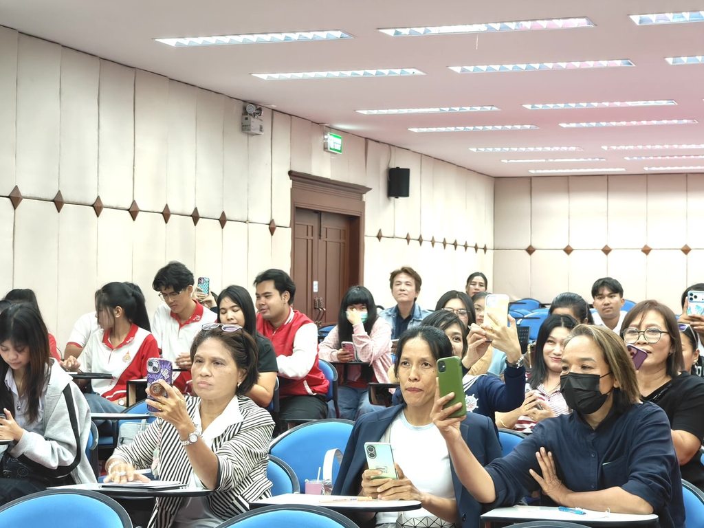 วิทยากรผู้เชี่ยวชาญด้าน ai และ digital literac อ.ดร.ต้นรัก ธวัชชัย สุขสีดา 11