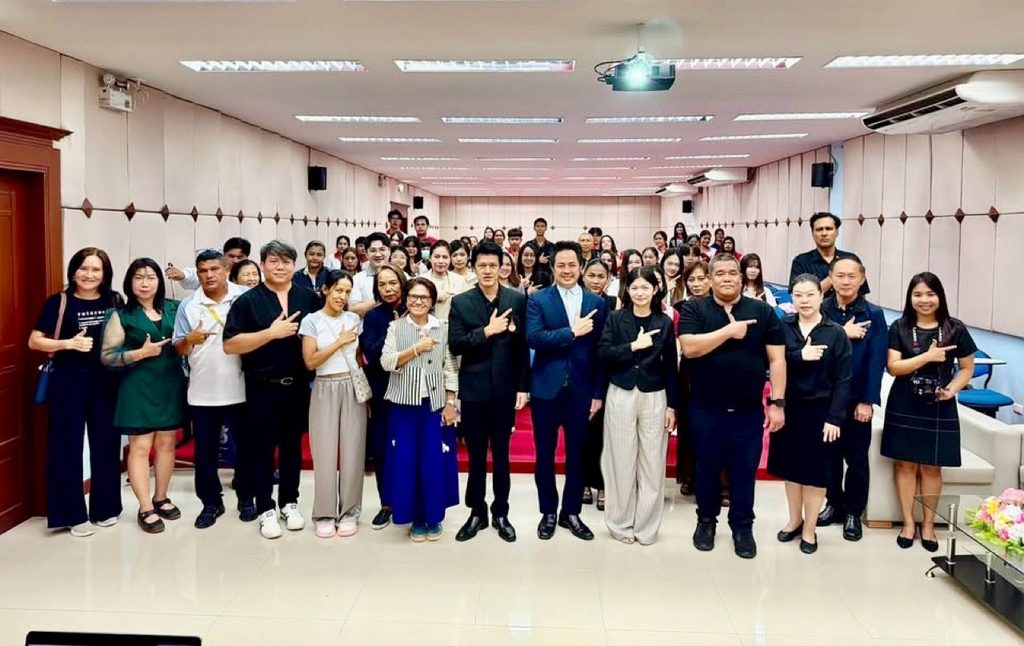 วิทยากรผู้เชี่ยวชาญด้าน ai และ digital literac อ.ดร.ต้นรัก ธวัชชัย สุขสีดา 2