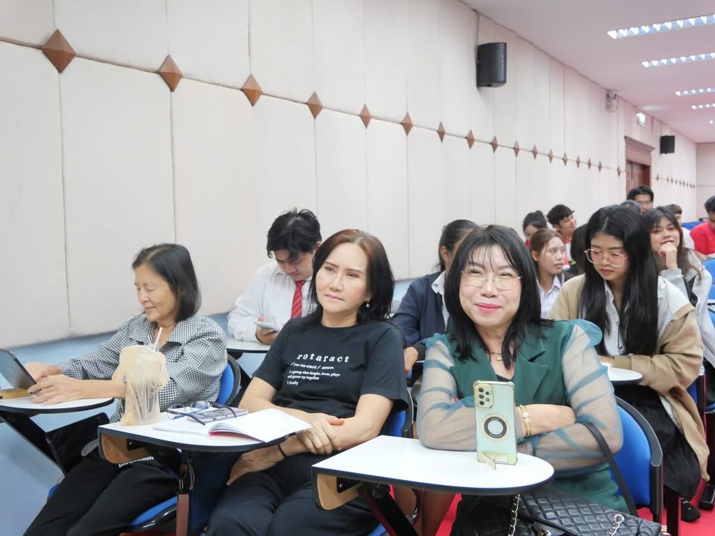 วิทยากรผู้เชี่ยวชาญด้าน ai และ digital literac อ.ดร.ต้นรัก ธวัชชัย สุขสีดา 8