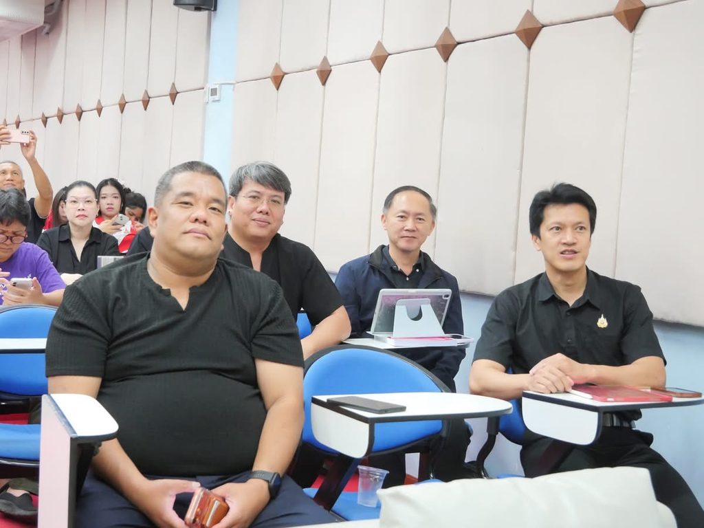 วิทยากรผู้เชี่ยวชาญด้าน ai และ digital literac อ.ดร.ต้นรัก ธวัชชัย สุขสีดา 9