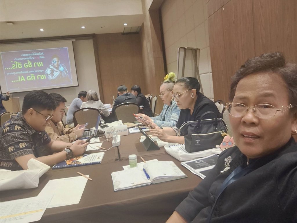 กรมการพัฒนาชุมชน ลุยยกระดับ OTOP Academy สู่ยุคดิจิทัล โดยวิทยากร "อ.ดร.ต้นรัก ธวัชชัย สุขสีดา" ติวเข้มถ่ายทอดภูมิปัญญาไทยด้วย AI วิทยากร otop academy อ.ดร.ต้นรัก ธวัชชัย 6