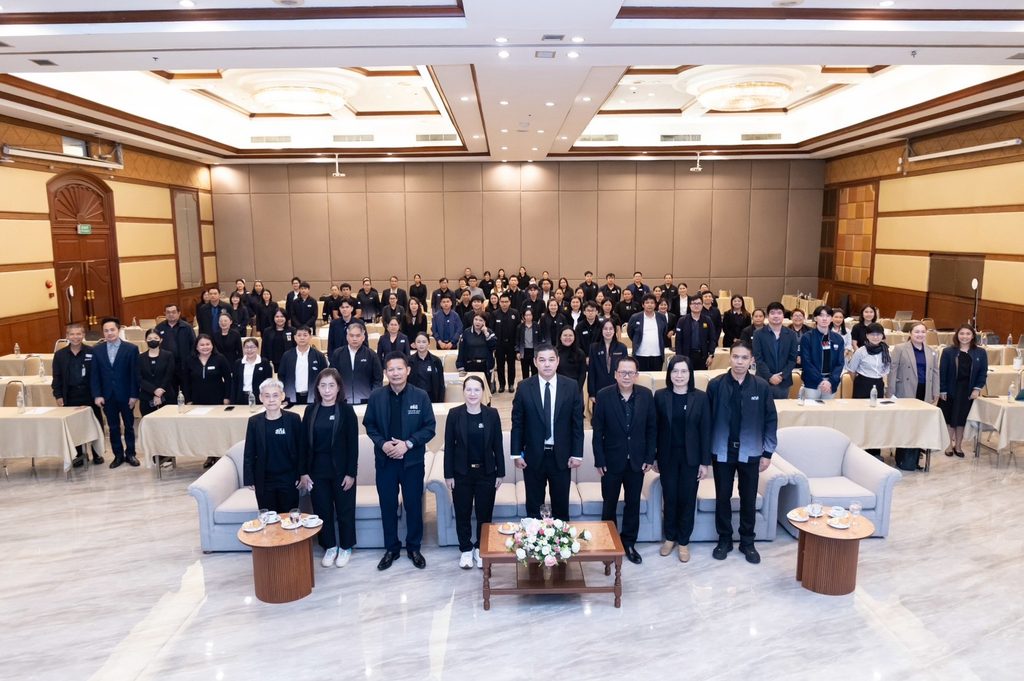 สำนักงานสถิติแห่งชาติ ลุยยกระดับการวิเคราะห์และจัดทำแผนสถิติระดับพื้นที่ภาคอีสาน อบรม การประยุกต์ใช้ AI ในการวิเคราะห์สถิติและจัดทำแผนพัฒนาสถิติระดับจังหวัด” ให้แก่บุคลากรสำนักงานสถิติจังหวัด และภาคีเครือข่ายสถิติในพื้นที่ วิทยากร อ.ดร.ต้นรัก ธวัชชัย สุขสีดา สำนักงานสถิติ วิทยากร อ.ดร.ต้นรัก ธวัชชัย สุขสีดา 1