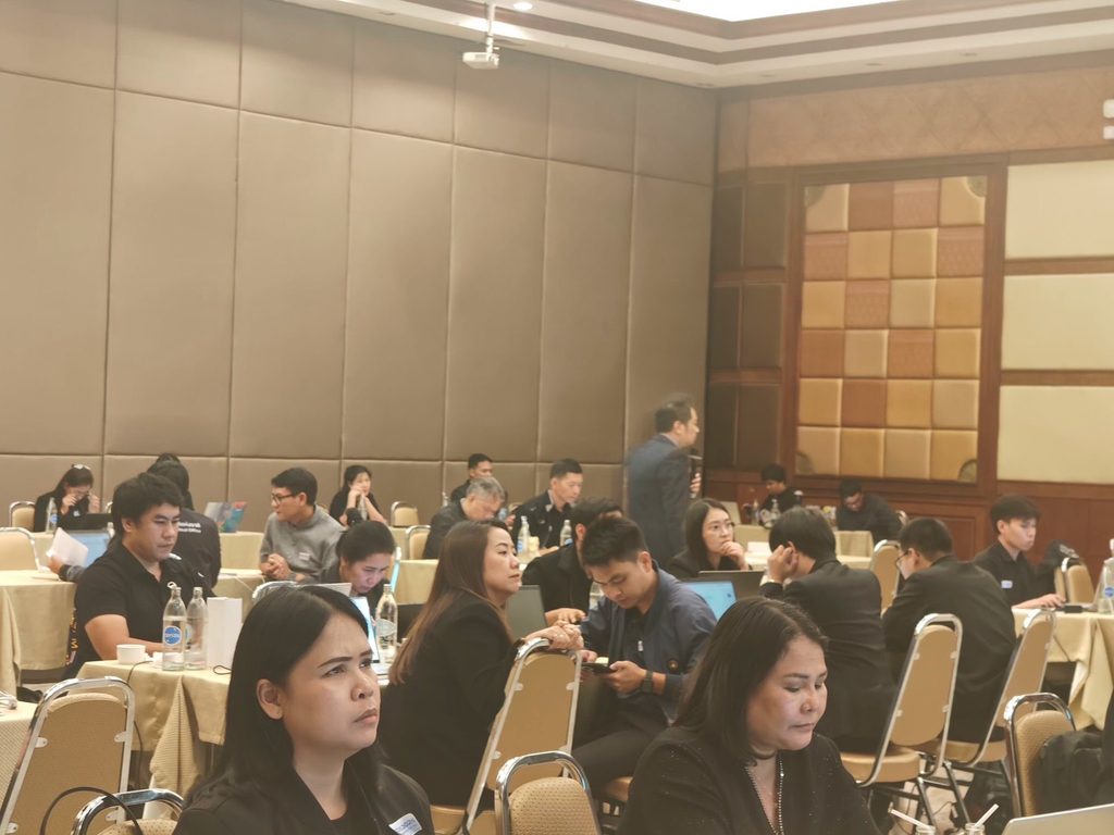 สำนักงานสถิติแห่งชาติ ลุยยกระดับการวิเคราะห์และจัดทำแผนสถิติระดับพื้นที่ภาคอีสาน อบรม การประยุกต์ใช้ AI ในการวิเคราะห์สถิติและจัดทำแผนพัฒนาสถิติระดับจังหวัด” ให้แก่บุคลากรสำนักงานสถิติจังหวัด และภาคีเครือข่ายสถิติในพื้นที่ วิทยากร อ.ดร.ต้นรัก ธวัชชัย สุขสีดา สำนักงานสถิติ วิทยากร อ.ดร.ต้นรัก ธวัชชัย สุขสีดา 4