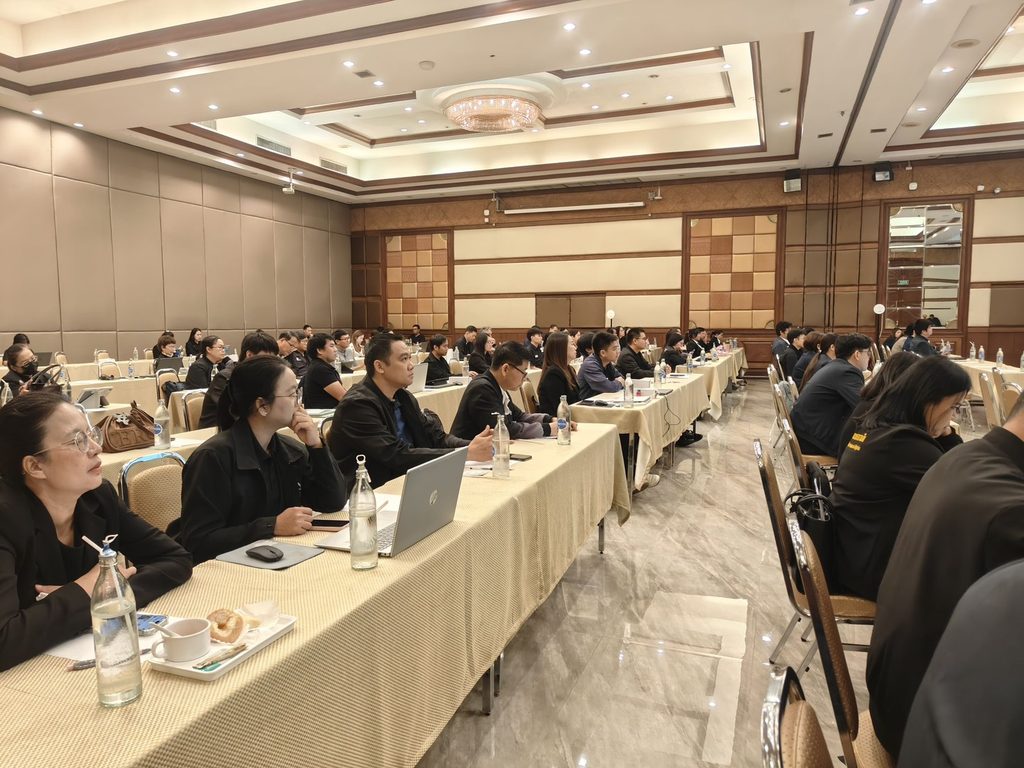 สำนักงานสถิติแห่งชาติ ลุยยกระดับการวิเคราะห์และจัดทำแผนสถิติระดับพื้นที่ภาคอีสาน อบรม การประยุกต์ใช้ AI ในการวิเคราะห์สถิติและจัดทำแผนพัฒนาสถิติระดับจังหวัด” ให้แก่บุคลากรสำนักงานสถิติจังหวัด และภาคีเครือข่ายสถิติในพื้นที่ วิทยากร อ.ดร.ต้นรัก ธวัชชัย สุขสีดา สำนักงานสถิติ วิทยากร อ.ดร.ต้นรัก ธวัชชัย สุขสีดา 9