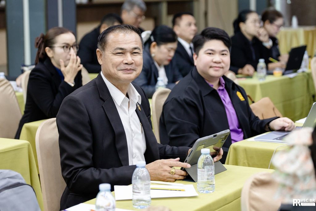 วิทยากรอบรมผู้บริหารอาชีวศึกษายุคใหม่ อ.ดร.ต้นรัก ธวัชชัย สุขสีดา 33333