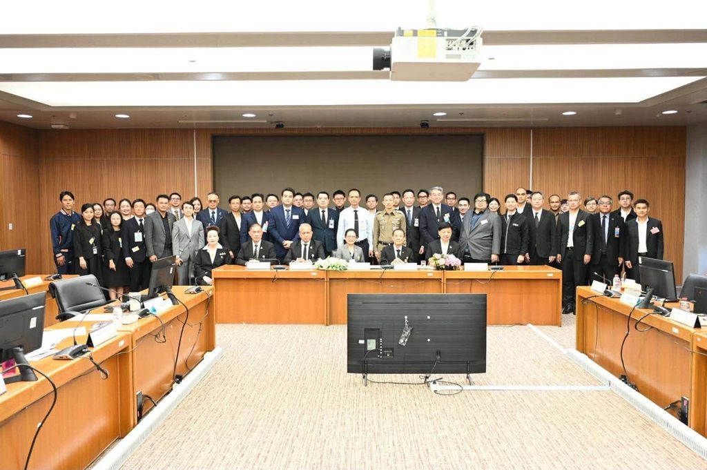 กรรมาธิการ ไอซีที วุฒิสภา จัดเสวนาใหญ่ บูรณาการความมั่นคงไซเบอร์ไทย เร่งล้อมหวอดแก๊งคอลเซ็นเตอร์-ภัยเทคโนโลยี ร่วมอภิปรายโดย อ.ดร.ต้นรัก ธวัชชัย สุขสีดา พร้อมด้วยคณะวิทยากรผู้ทรงคุณวุฒิ เจาะลึกภัยคุกคามไซเบอร์และช่องว่างในกระบวนการป้องกันป้องปราม อ.ดร.ต้นรัก ธวัชชัย สุขสีดา คณะกรรมาธิการ ไอซีที 3