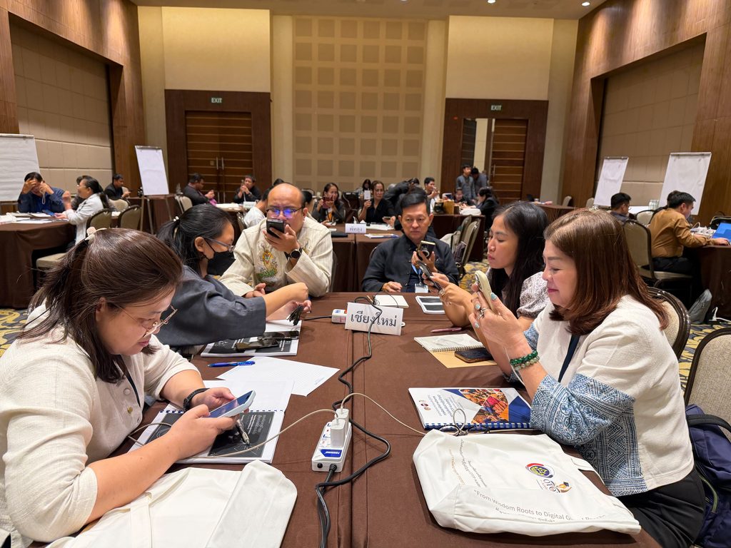 กรมการพัฒนาชุมชน ลุยยกระดับ OTOP Academy สู่ยุคดิจิทัล โดยวิทยากร "อ.ดร.ต้นรัก ธวัชชัย สุขสีดา" ติวเข้มถ่ายทอดภูมิปัญญาไทยด้วย AI อ.ดร.ต้นรัก ธวัชชัย สุขสีดา วิทยากรการพัฒนาภูมิปัญญาไทยสู่ดิจิทัล 12