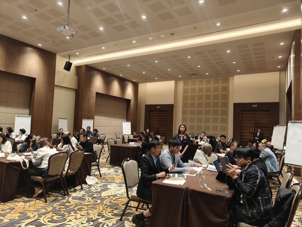 กรมการพัฒนาชุมชน ลุยยกระดับ OTOP Academy สู่ยุคดิจิทัล โดยวิทยากร "อ.ดร.ต้นรัก ธวัชชัย สุขสีดา" ติวเข้มถ่ายทอดภูมิปัญญาไทยด้วย AI อ.ดร.ต้นรัก ธวัชชัย สุขสีดา วิทยากรการพัฒนาภูมิปัญญาไทยสู่ดิจิทัล 4
