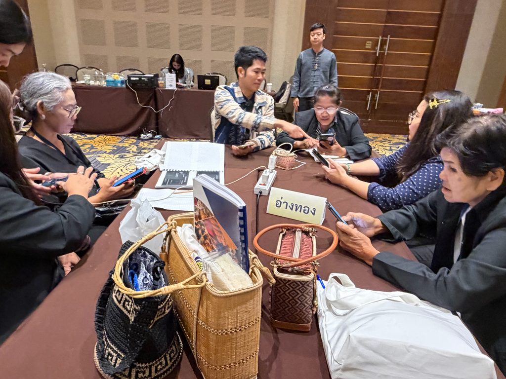 กรมการพัฒนาชุมชน ลุยยกระดับ OTOP Academy สู่ยุคดิจิทัล โดยวิทยากร "อ.ดร.ต้นรัก ธวัชชัย สุขสีดา" ติวเข้มถ่ายทอดภูมิปัญญาไทยด้วย AI อ.ดร.ต้นรัก ธวัชชัย สุขสีดา วิทยากรการพัฒนาภูมิปัญญาไทยสู่ดิจิทัล 56