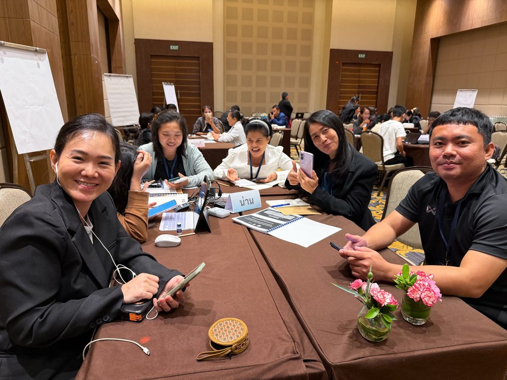 กรมการพัฒนาชุมชน ลุยยกระดับ OTOP Academy สู่ยุคดิจิทัล โดยวิทยากร "อ.ดร.ต้นรัก ธวัชชัย สุขสีดา" ติวเข้มถ่ายทอดภูมิปัญญาไทยด้วย AI อ.ดร.ต้นรัก ธวัชชัย สุขสีดา วิทยากรการพัฒนาภูมิปัญญาไทยสู่ดิจิทัล 6